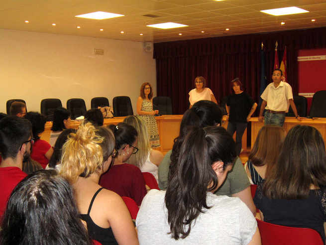 70 estudiantes inician sus becas en el Ayuntamiento de Villacañas