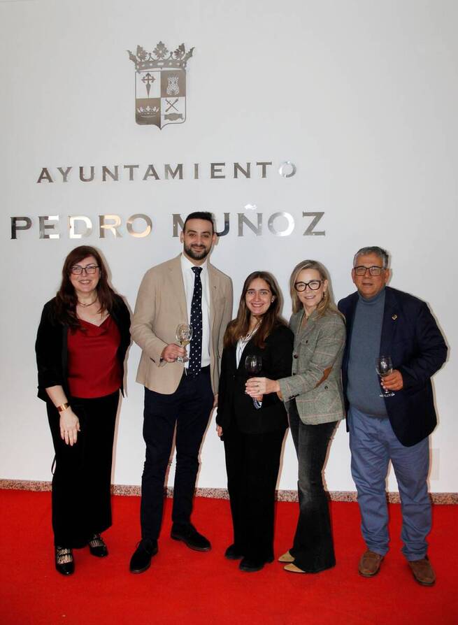 Lola Merino asiste a la Presentación del Vino Nuevo y arropa a Montserrat Olivares como Embajadora del Vino 2026 en Pedro Muñoz