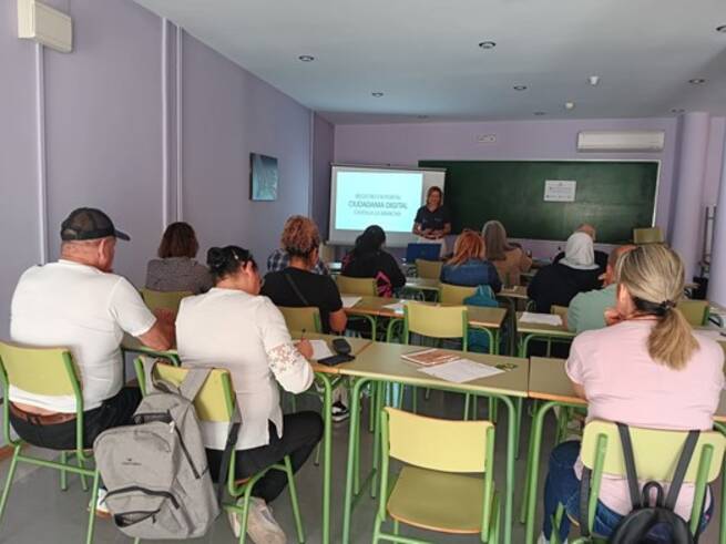 Valdepeñas forma a 18 personas en riesgo de exclusión en competencias digitales