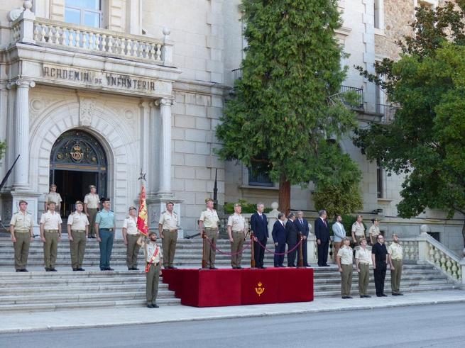 Imagen: Entrega de certificados de empleo a los  nuevos Sargentos de la Academia de Infantería