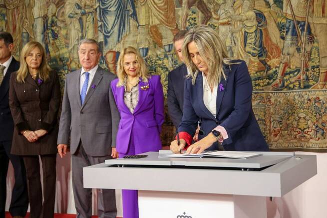 Milagros Tolón destaca en el 25N la unidad institucional como homenaje a las mujeres víctimas de la violencia machista