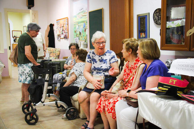 La Asociación Amas de Casa inaugura en su sede la exposición de trabajos realizados en los talleres del curso 2023-2024