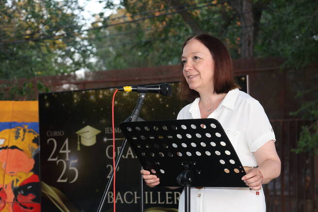 La alcaldesa acompaña al alumnado de segundo de Bachillerato del IES María Zambrano en su acto de graduación