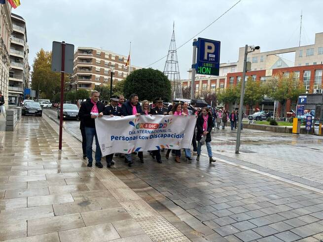 Cientos de vecinos arropan en Ciudad Real la marcha “Nos movemos por la discapacidad"