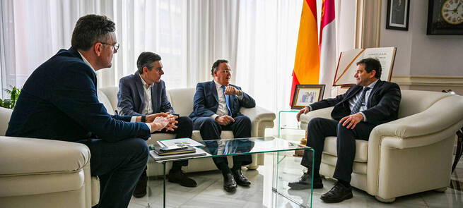 El presidente de la Diputación de Ciudad Real ha recibido al presidente de la Asociación Regional de Zonas Industriales de Castilla-La Mancha 