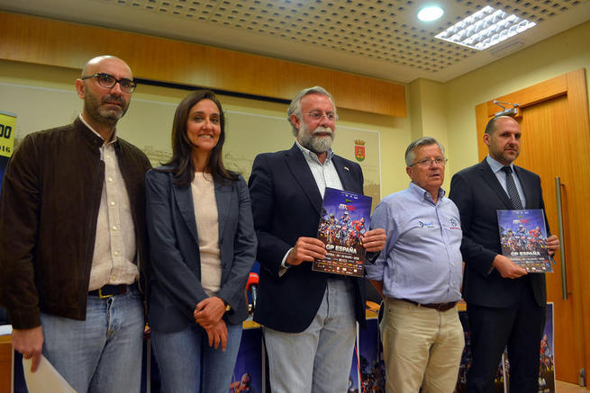 Imagen: Flora Bellón destaca el compromiso de la Diputación de Toledo con el Campeonato Mundial de Motocross