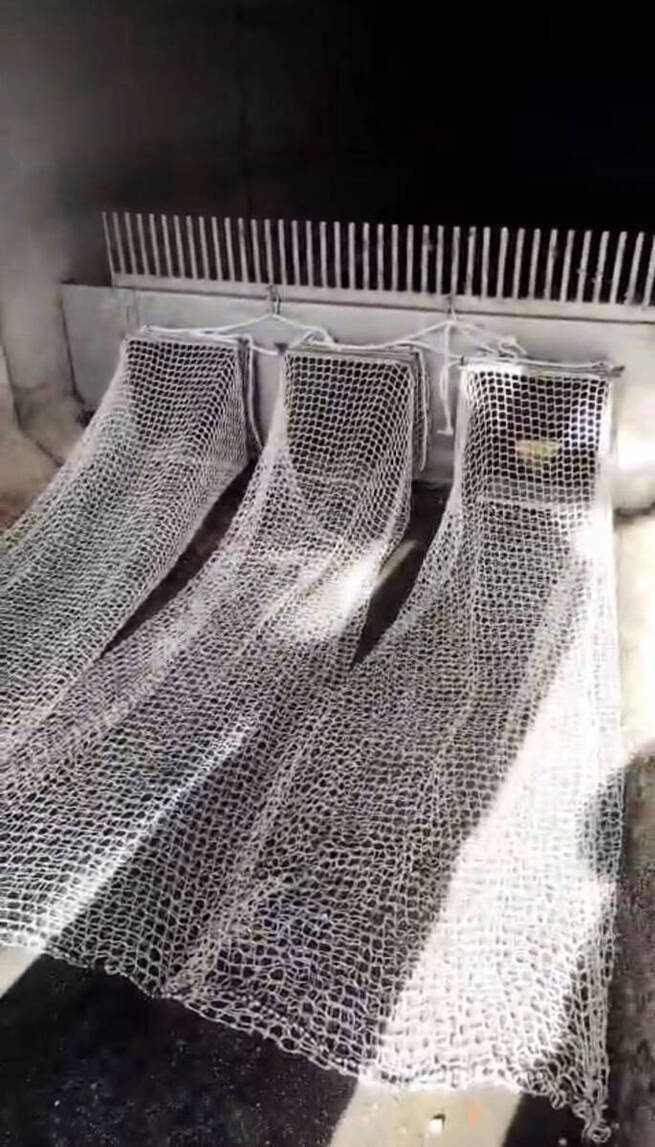 El Ayuntamiento instala en la estación depuradora redes para atrapar residuos