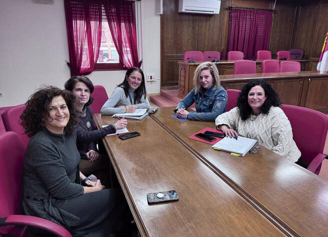 La concejala de Comercio mantiene una reunión con la nueva directiva de ACEPA