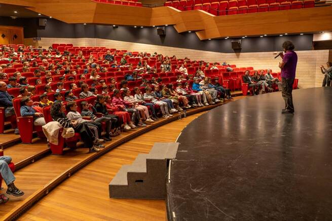 Puertollano inicia la programación de “España en Libertad – 50 años” con la representación teatral “Todas las flores” para escolares