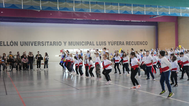UCLMers con ritmo solidario culmina con una jota manchega para la universidad regional en sus 40 años de historia
