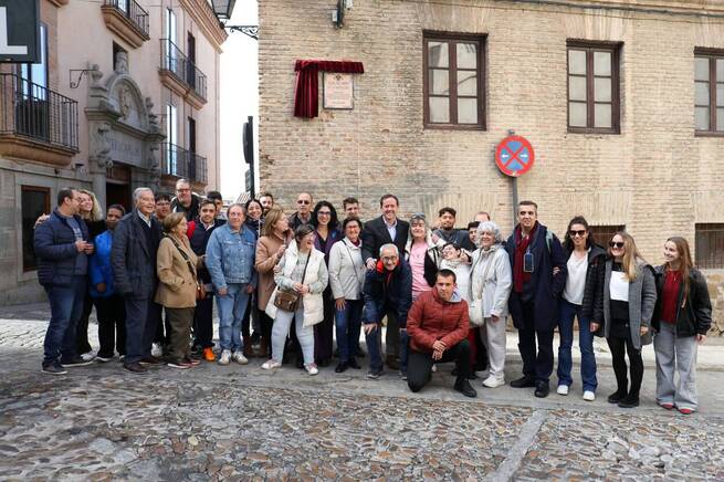 Toledo rinde homenaje a APANAS en su 60 aniversario con una placa en el corazón del Casco Histórico