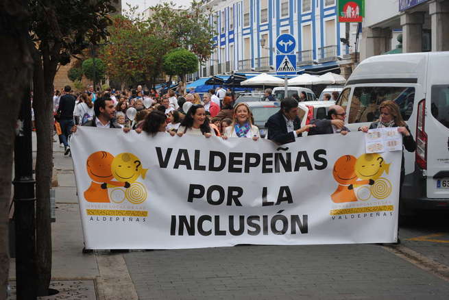 Unas 800 personas han participado en la ‘II Marcha por la Inclusión’ de Valdepeñas Unas 800 personas han participado en la ‘II Marcha por la Inclusión’ de Valdepeñas