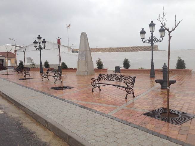 Imagen: El Ayuntamiento torteño completa la renovación de espacios públicos en la barriada la Estación al renovar integralmente la Plaza ‘Hnos. Sánchez’