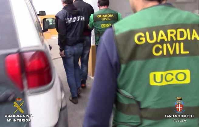 Imagen: La Guardia Civil detiene a un miembro de la camorra napolitana asentado en España