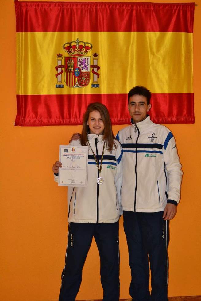 Imagen: La taekwondista Natalia Ruedas Medalla de plata en el campeonato cadete y sub-21 