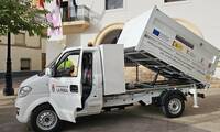 La Roda estrena su primer vehículo municipal totalmente eléctrico para el servicio de jardinería