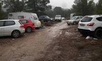 La rave ilegal del embalse del Cenajo mantiene a 700 personas con dificultades para abandonar la zona por el barro
