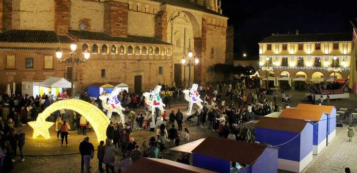 La Solana da la bienvenida a la Navidad con luces, feria y solidaridad
