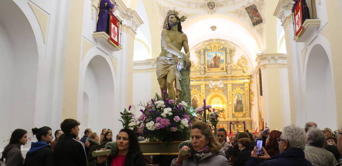 La lluvia obliga a celebrar la Procesión del Silencio de Almonacid de Zorita dentro de la ermita de la Virgen de la Luz