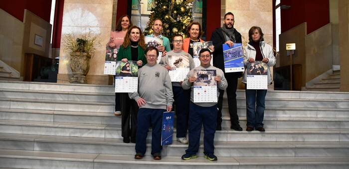 Down Toledo presenta su calendario solidario 2026 con fotografías en la Barca de Pasaje para visibilizar el cuidado del Tajo