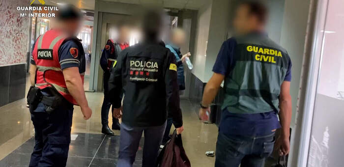 Guardia Civil y Mossos d’Esquadra desarticulan una organización criminal dedicada a estafas con criptomonedas en Albania