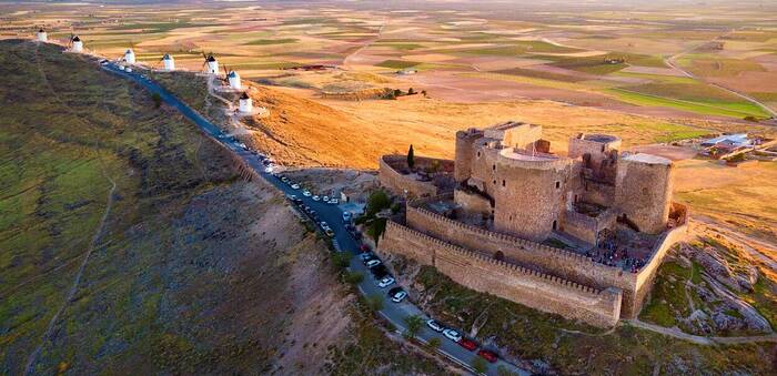 La Diputación de Toledo inicia su ciclo "12 meses, 12 castillos" en Consuegra con una experiencia familiar
