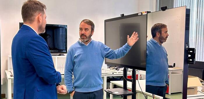 Ciudad Real presenta un espejo inteligente para mejorar la autonomía y salud de personas mayores