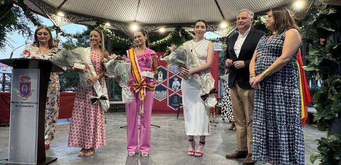 Virginia Zaldívar se presenta como Dulcinea 2024 ante la sociedad ciudadrealeña