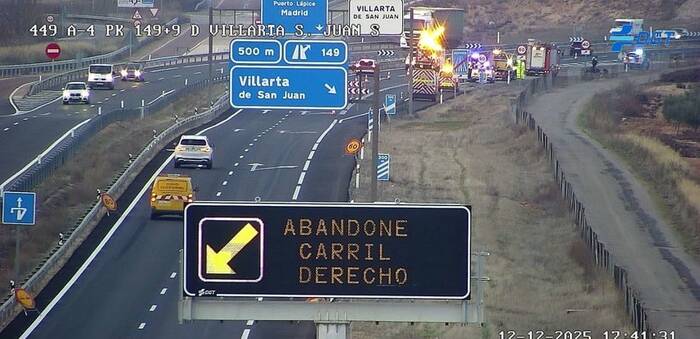 Un fallecido tras quedar su turismo atrapado bajo un camión en la A-4 a su paso por Villarta de San Juan