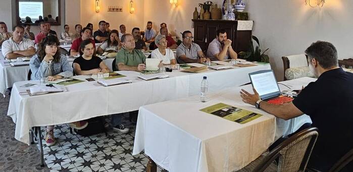 25 veterinarios actualizan protocolos de seguridad alimentaria en carne de caza mediante formación especializada