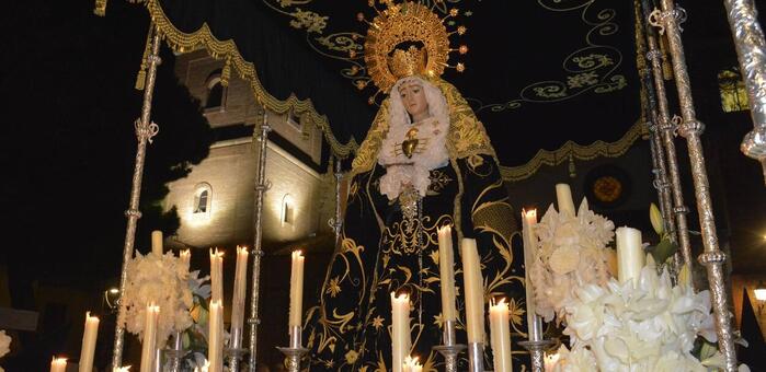 La procesión del Santo Entierro sale a las calles de Malagón