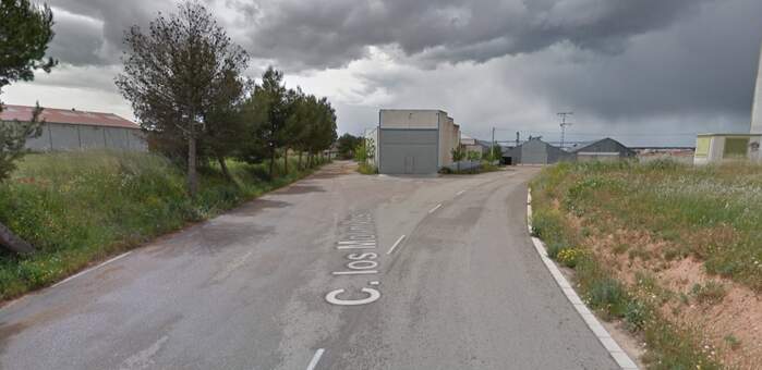 Dos jóvenes heridos graves tras colisionar un turismo y una motocicleta en Iniesta (Cuenca)