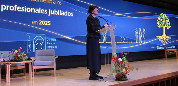 Blanca Fernández homenajea a 150 profesionales sanitarios jubilados de Ciudad Real
