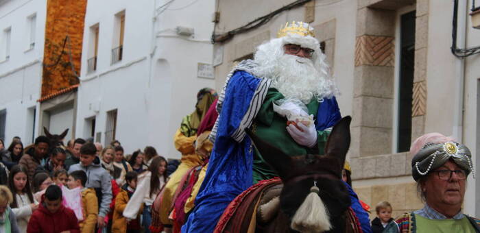 Las familias disfrutaron de Momentos mágicos en la Cabalgata de Reyes de Fuencaliente