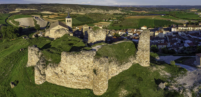 Expertos abogan por la recuperación del Castillo de Cogolludo mediante excavaciones y consolidación de muros