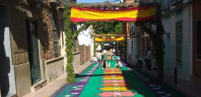 Despliegue de tradición y belleza en el Corpus de Porzuna, único en el mundo