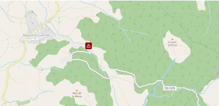 La carretera TO-1375 entre Navamorcuende y El Real de San Vicente permanece cortada por la presencia de nieve