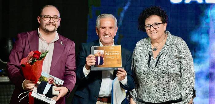 Pepe Arenas eriza la piel durante un emotivo y divertido pregón de las fiestas de la Virgen de la Paz en Corral de Calatrava