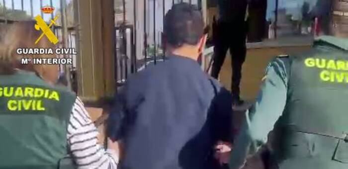 La Guardia Civil detiene a dos hombres por grooming a una menor mediante chats online en la Operación Papier