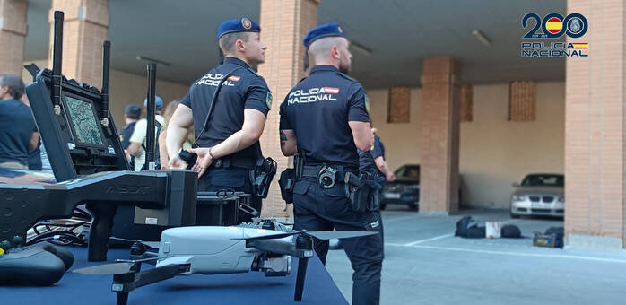 La Policía Nacional refuerza el dispositivo navideño en Toledo con drones y coordinación sectorial para garantizar un comercio seguro
