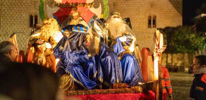 La Cabalgata de Reyesy la entrega de regalos  en Santa María ponen el fin a la Navidad en Cogolludo