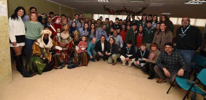 Melchor, Gaspar y Baltasar llevan ilusión al Asilo de San Antón y a Asprona en Albacete