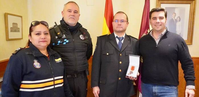 Protección Civil de Torrijos recibe el reconocimiento del Ayuntamiento por su labor altruista