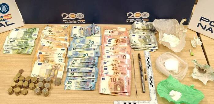 La Policía Nacional intercepta una entrega de drogas y decomisa un arma en pleno centro de Puertollano