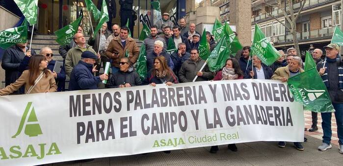 Ganaderos de Ciudad Real se concentran para exigir soluciones urgentes por la crisis de la lengua azul