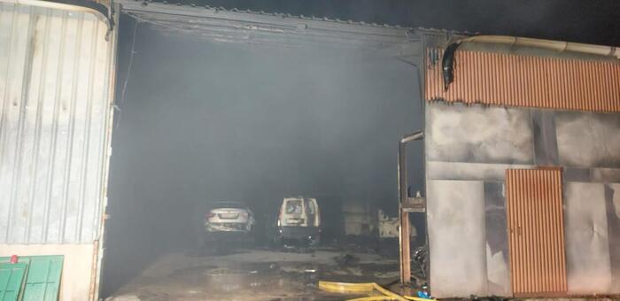 Un incendio calcina varios vehículos en un desguace de Albacete sin causar heridos