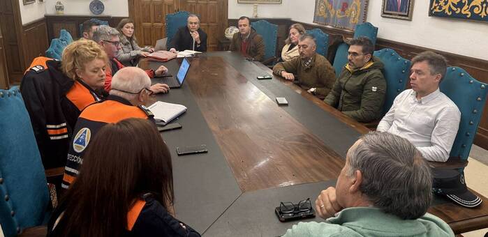 El alcalde de Talavera anuncia la continuidad de las labores de limpieza para retirar el lodo de las calles inundadas