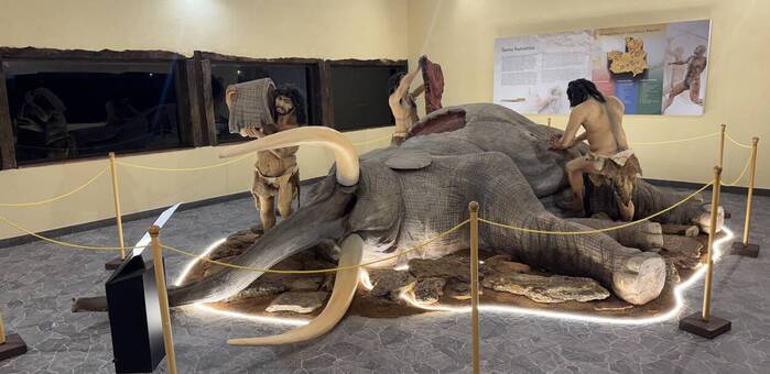 Tamajón inaugura 'El Banquete Paleolítico', una impactante escena de caza neandertal de hace 127.000 años