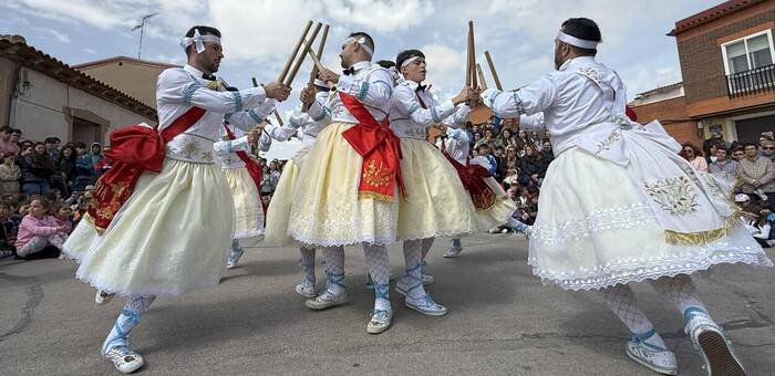 Villacañas inicia los actos del Santísimo Cristo de la Viga con danzas tradicionales y pólvora nocturna