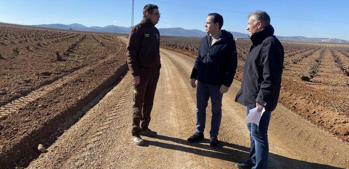 El Ayuntamiento de Herencia y la Diputación Provincial llevan a cabo el arreglo de 5000 metros de caminos rurales
